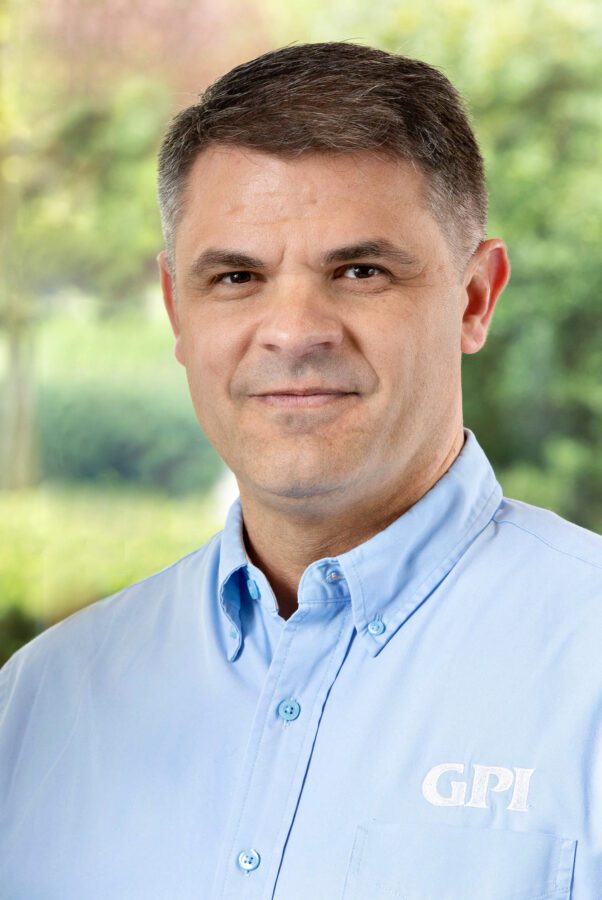 washington dc business portrait photographer captures headshot of man with brown hair in blue collared shirt